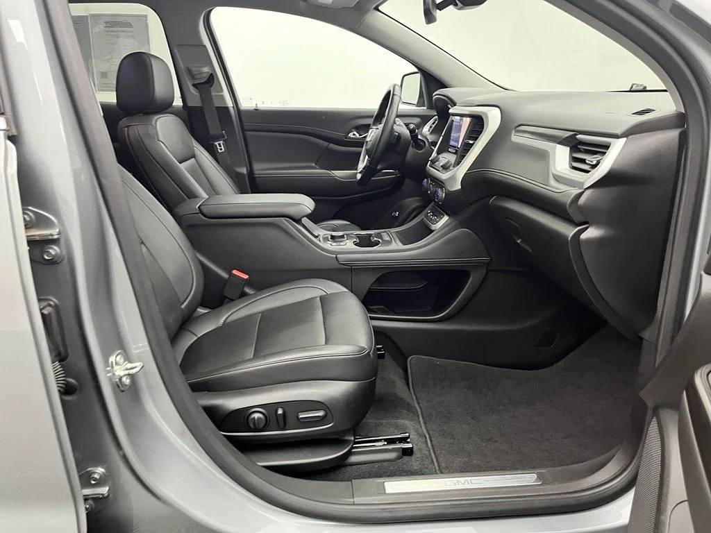 Used 2023 Silver GMC SLT image 32