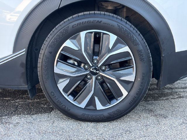 Certified Used 2024 Snow White Pearl Kia Light image 14