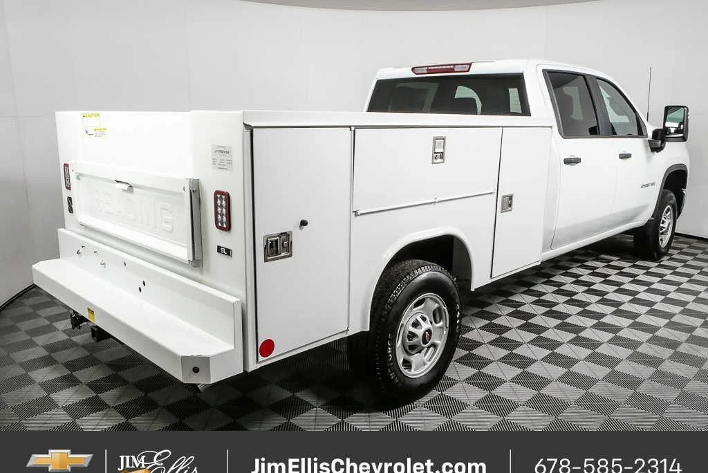 New 2025 Summit White Chevrolet WT image 3