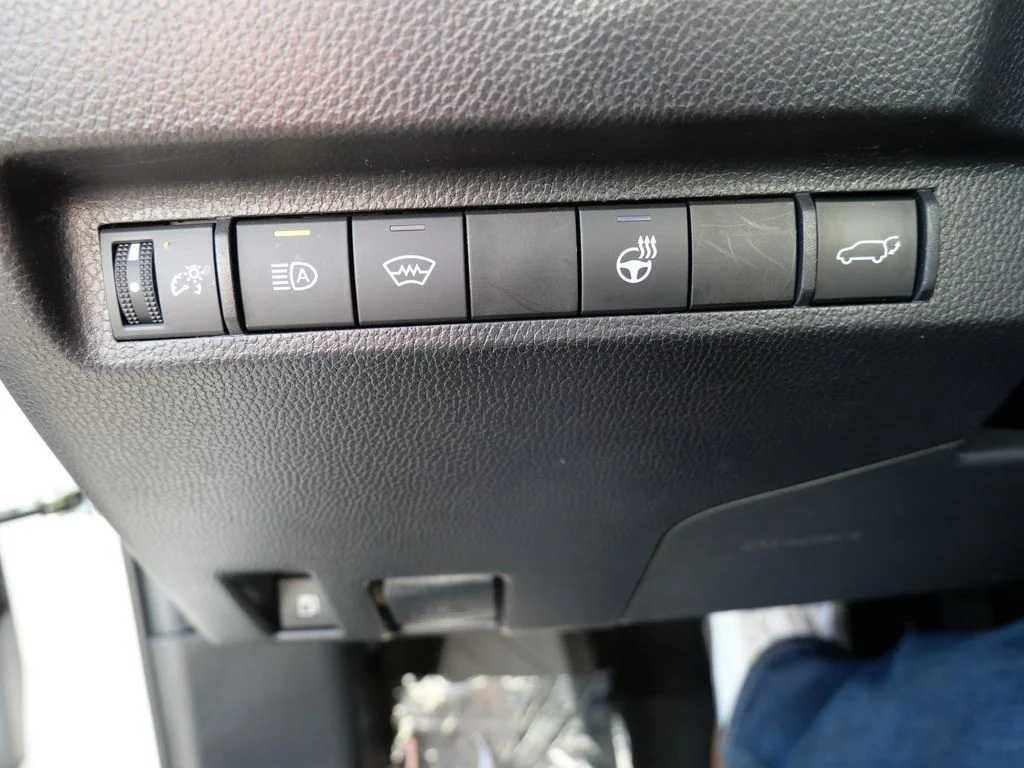 2025 Toyota RAV4 XSE - Photo 28