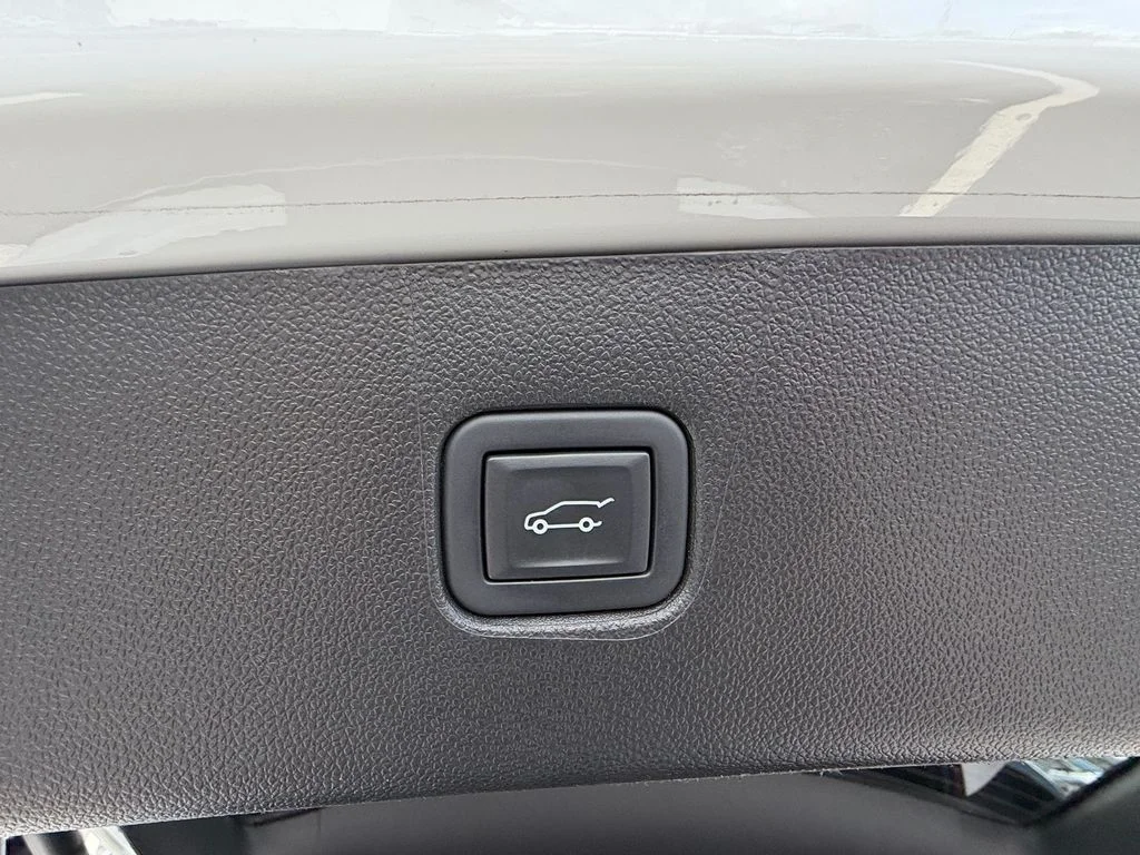 Used 2023 White Chevrolet LT image 16