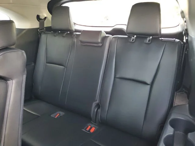 Used 2020  Toyota XLE image 34