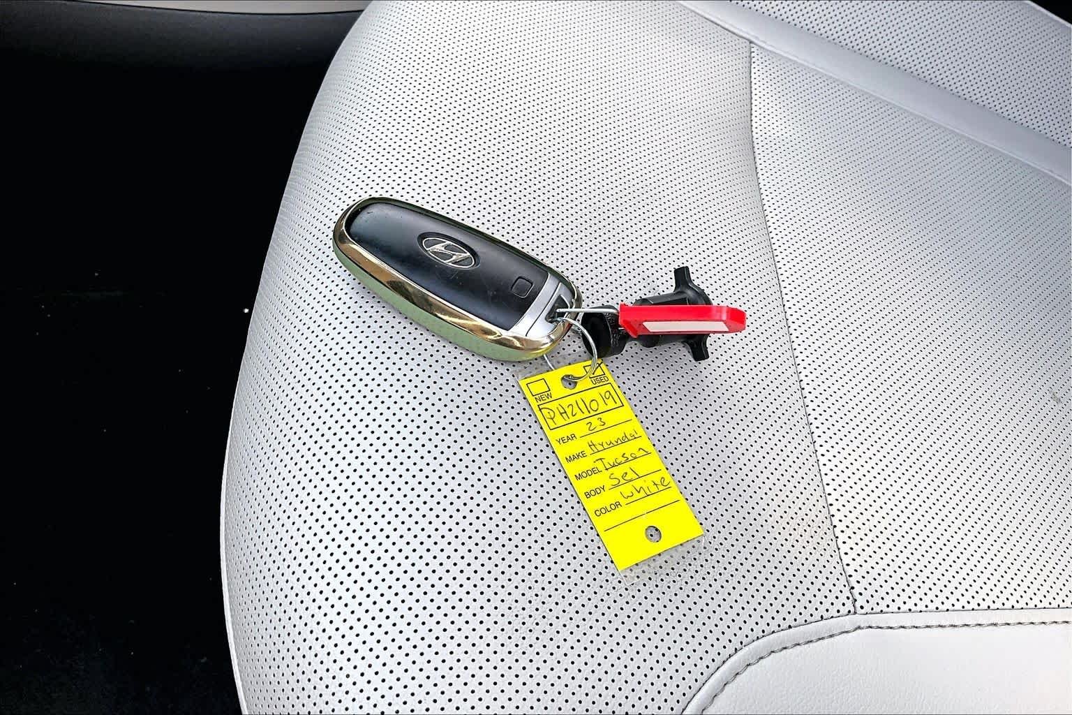 Used 2023 Amazon Gray Hyundai SEL image 13