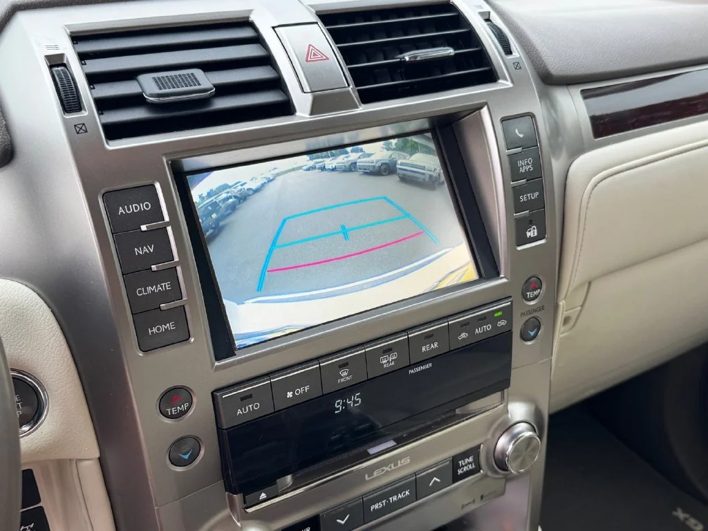 Used 2019 White Lexus 460 image 27