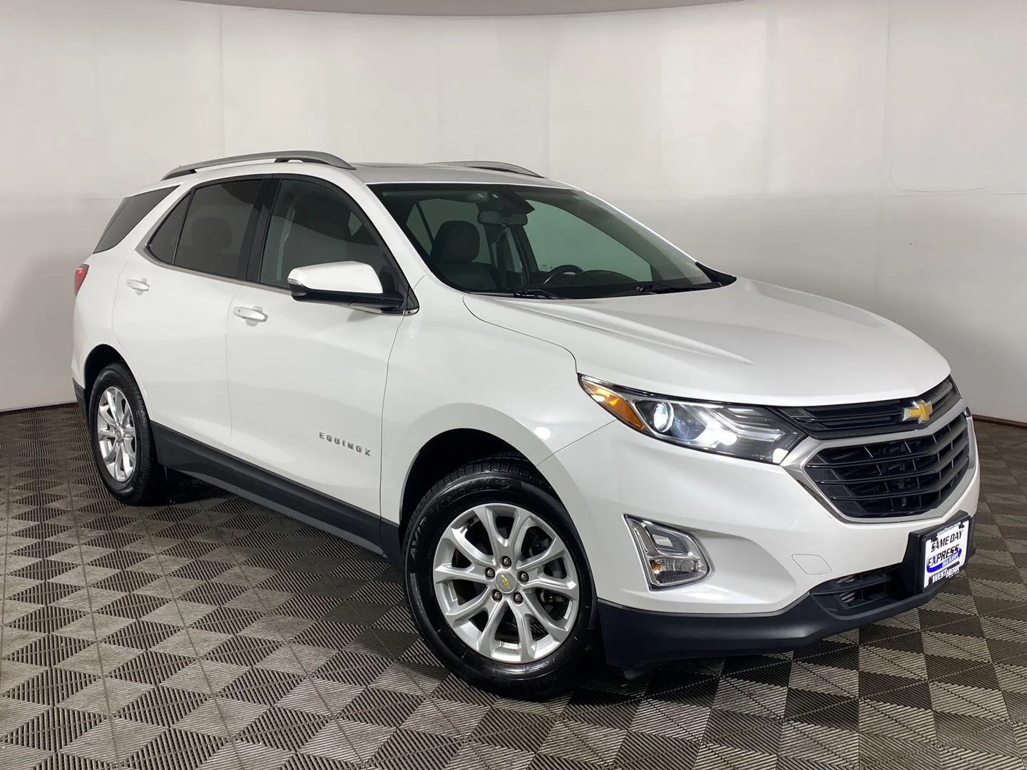 Used 2019 Iridescent Pearl Tricoat Chevrolet LT image 1