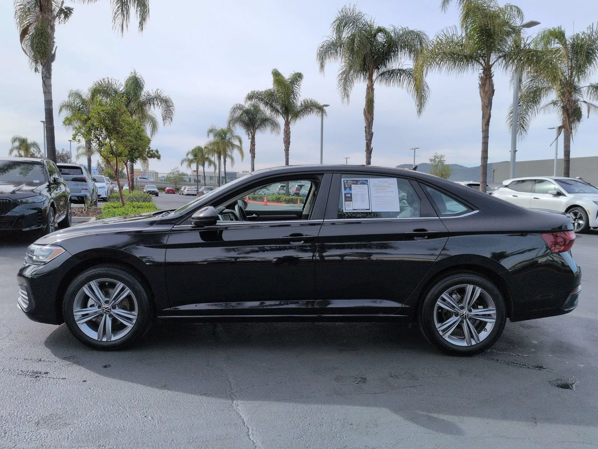 Used 2024 Deep Black Pearl Volkswagen SE w/Sunroof image 5