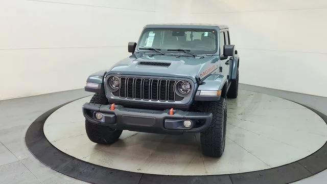 Used 2025 Gray Jeep Mojave image 2