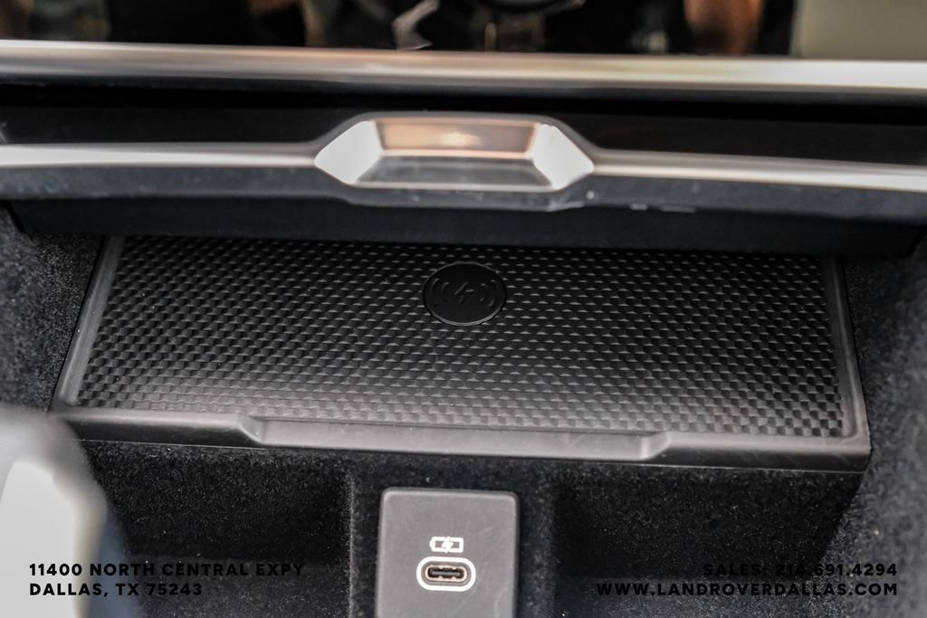 Used 2025 Black Land Rover SE image 29