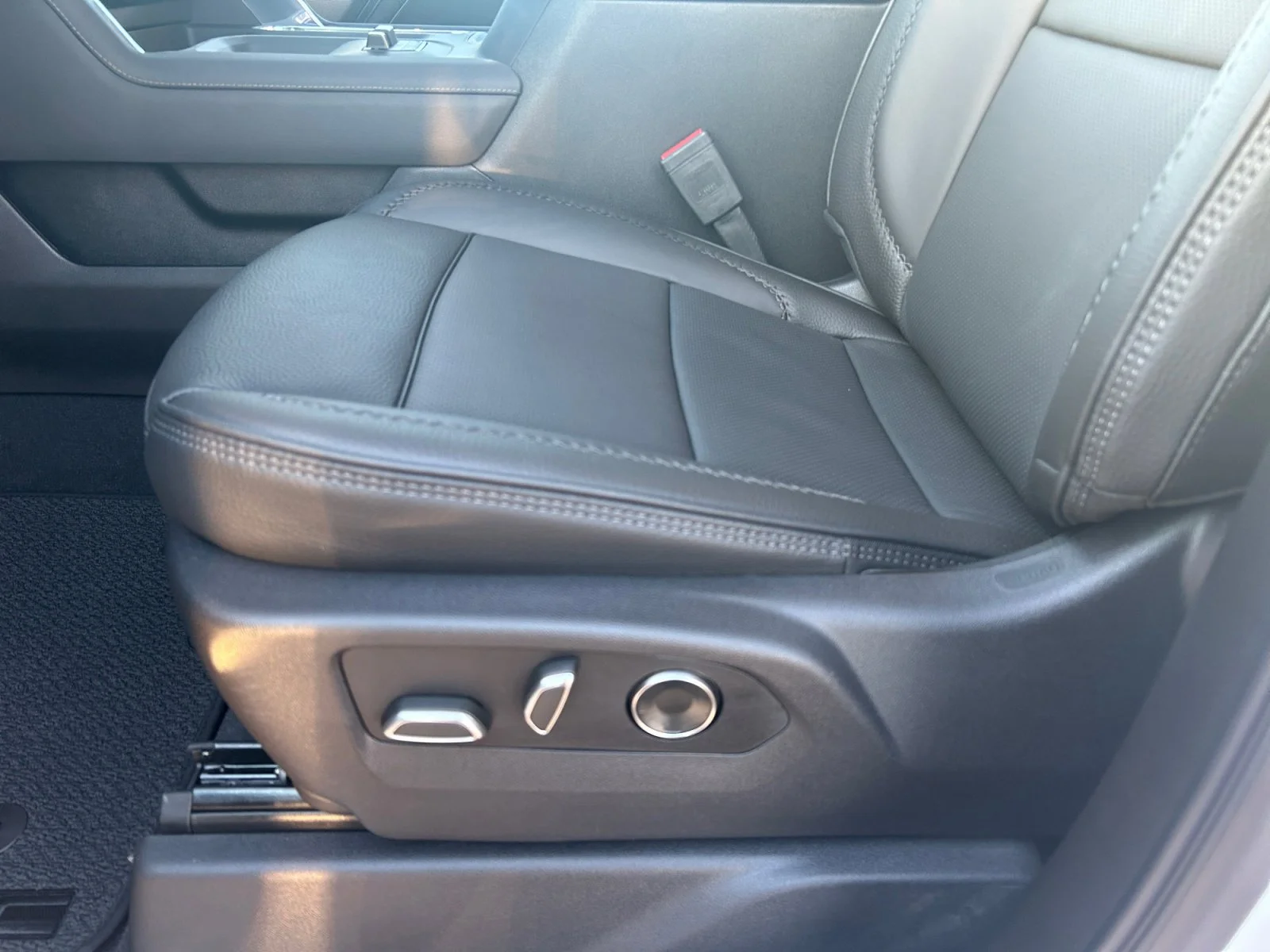 New 2026 Glacier White Tricoat GMC Denali image 14