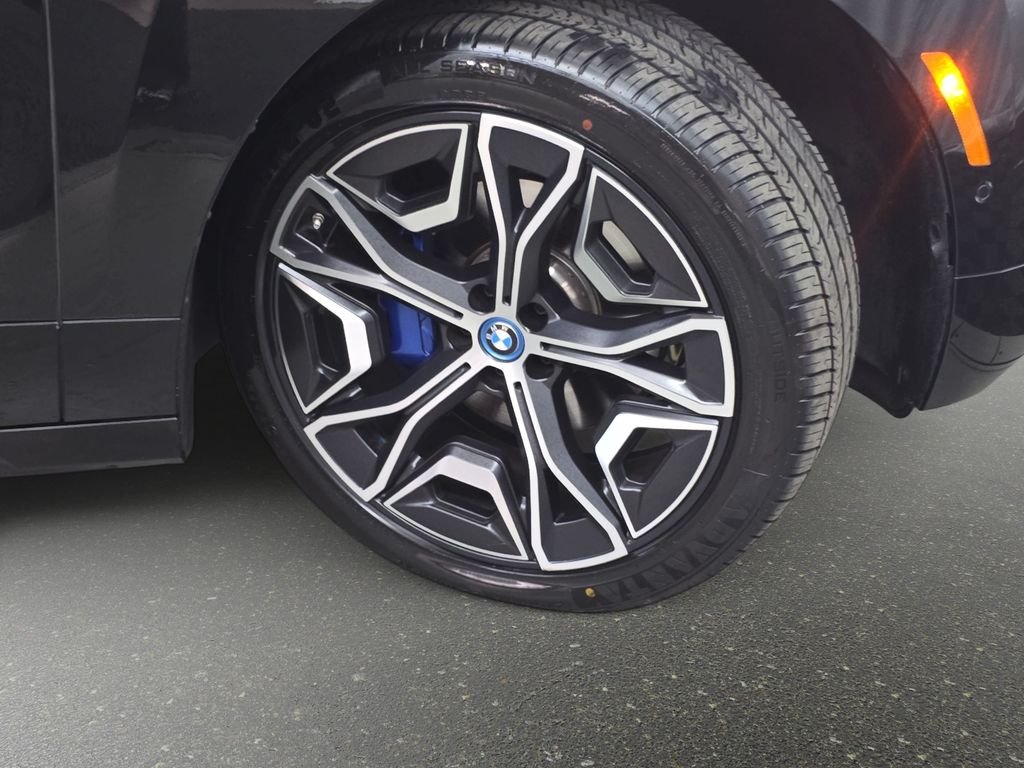 Used 2024 Black Sapphire Metallic BMW xDrive50 image 31