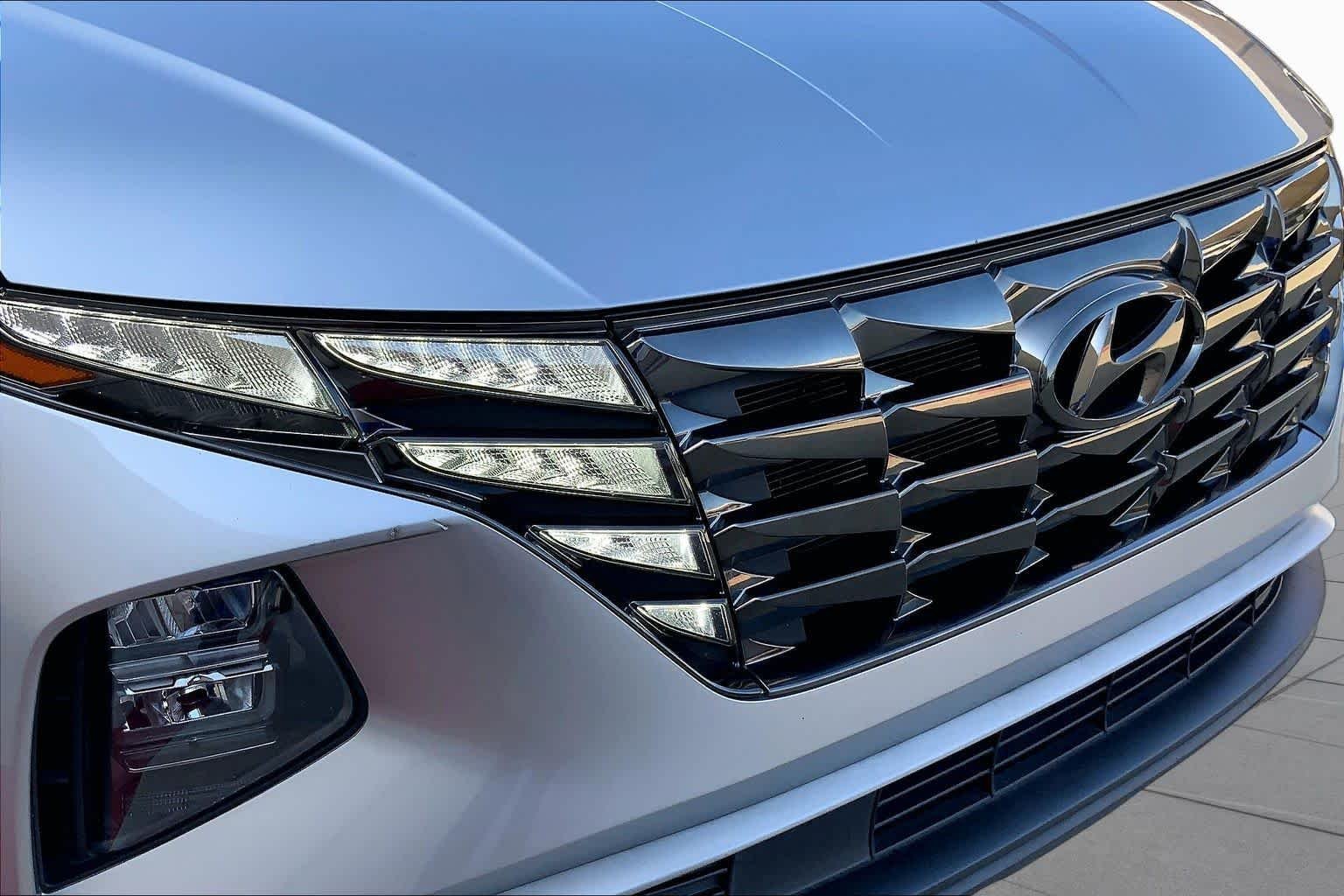 Used 2022 Shimmering Silver Hyundai SEL image 31