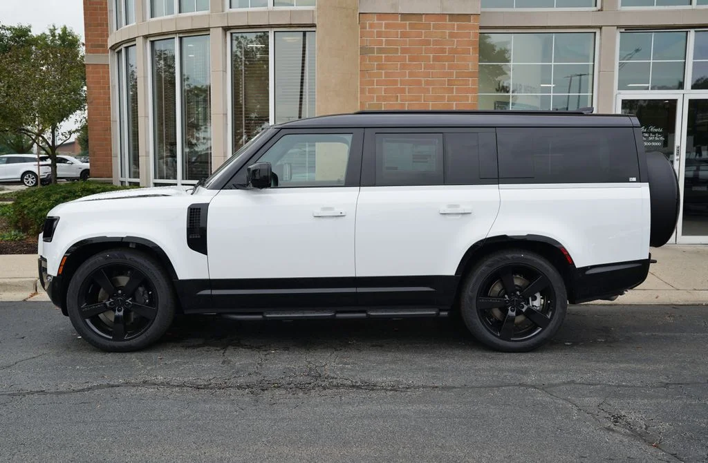New 2026 Fuji White Land Rover X-Dynamic SE image 2