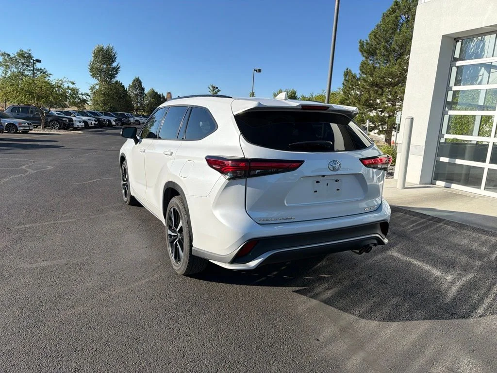 Used 2022  Toyota XSE image 3