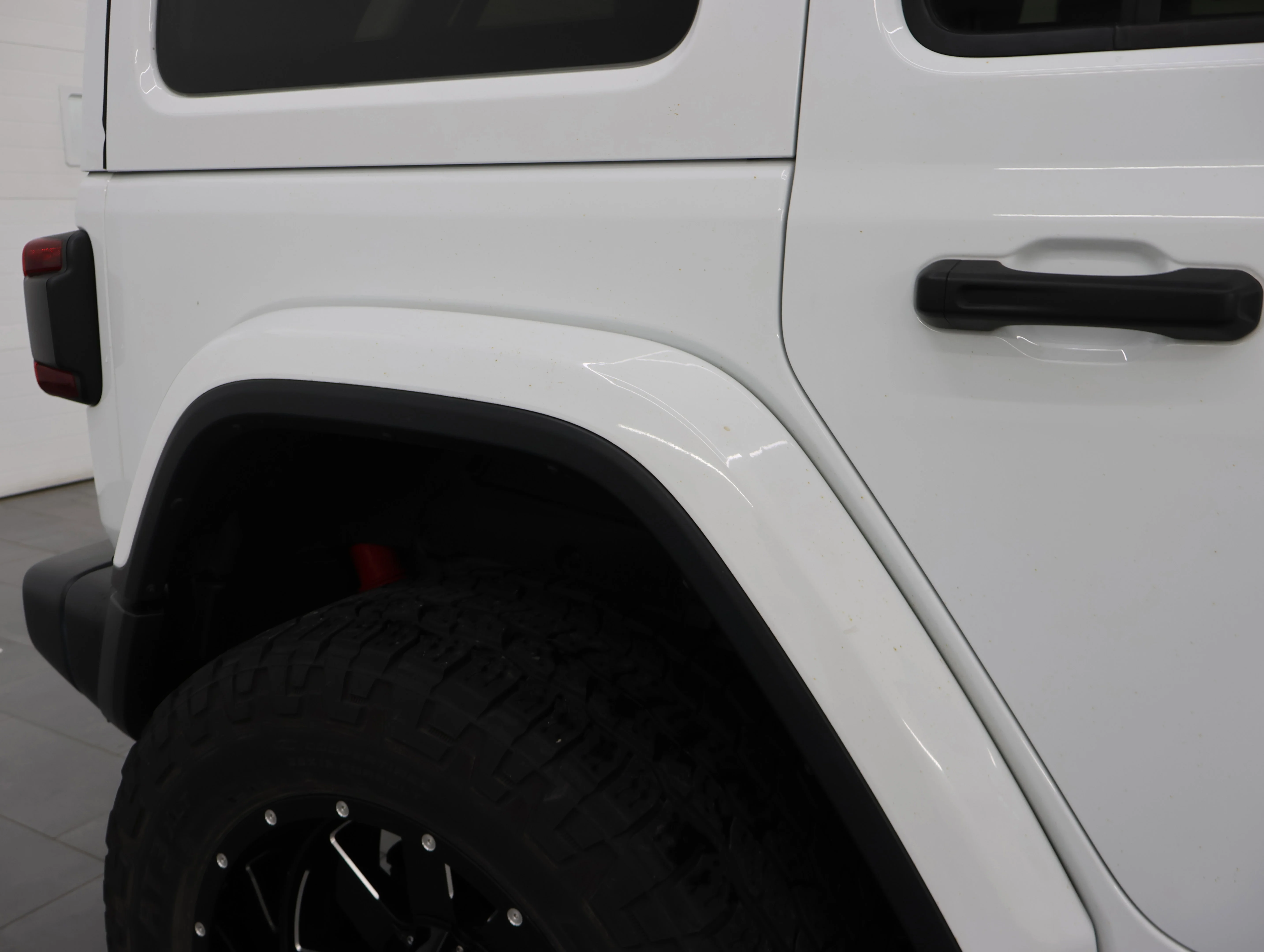 Used 2019 Bright White Clearcoat Jeep Unlimited Sahara image 23