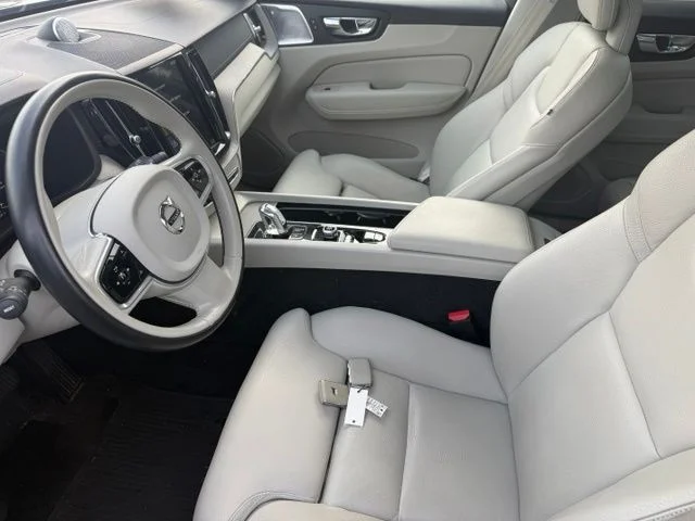 Used 2018 Blue Volvo T8 Inscription image 7