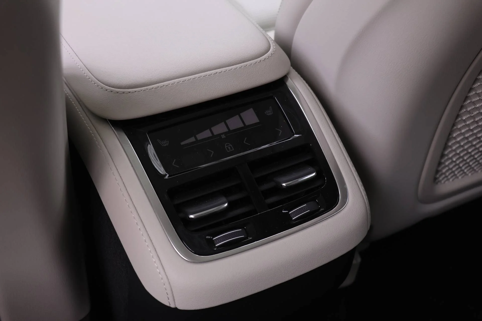 New 2026 White Volvo B6 Ultra image 16