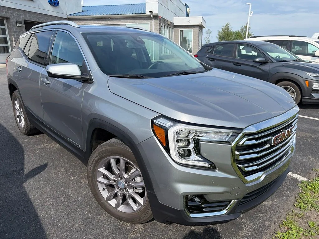 Used 2024 Silver GMC SLT image 2