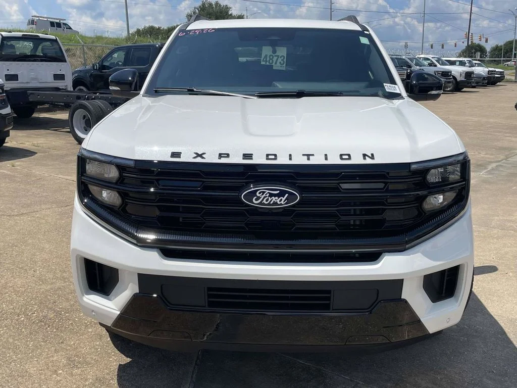 New 2027 Star White Metallic Tri-Coat Ford Platinum image 8
