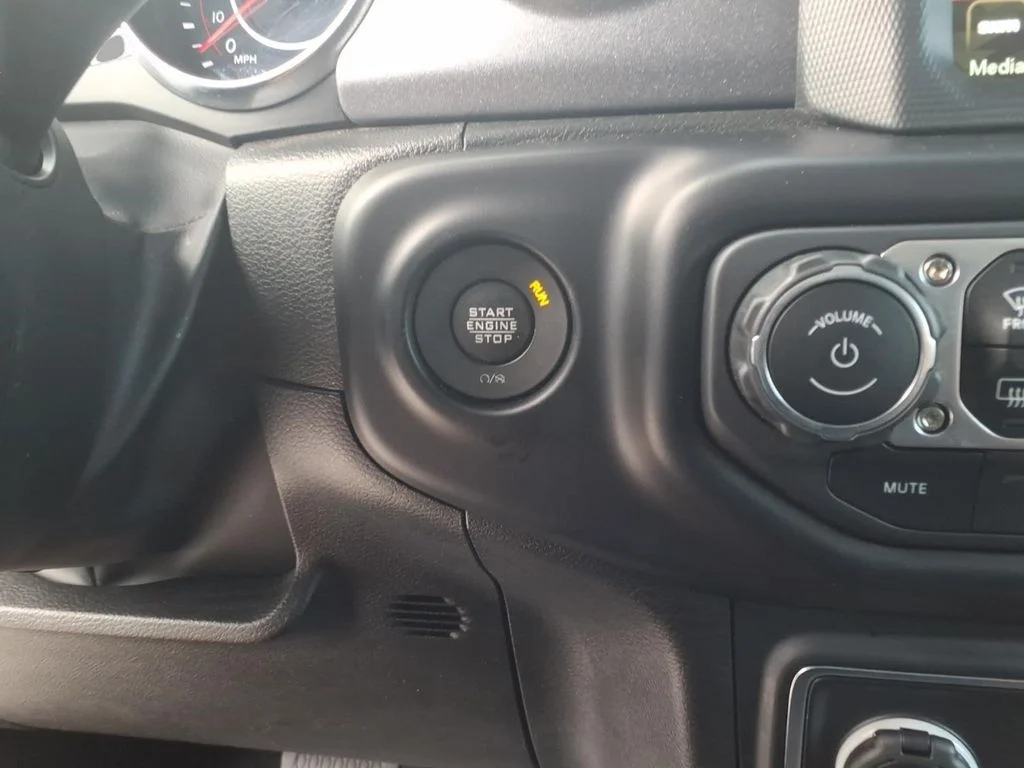 Used 2022 Black Jeep Mojave image 22