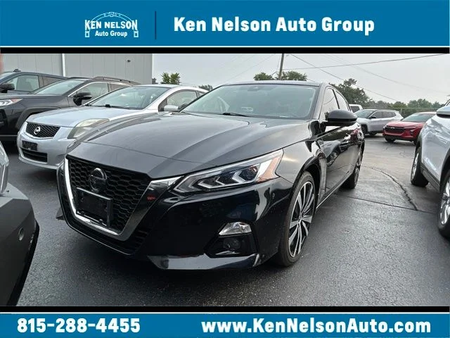 Used 2019 Black Nissan 2.5 Platinum image 1