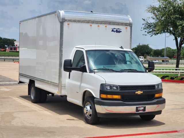 New 2026 Summit White Chevrolet 1WT image 2
