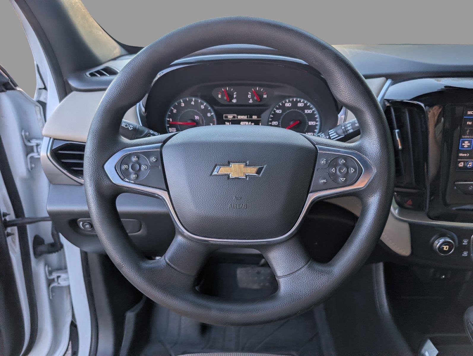 Used 2022 SUMMIT WHITE Chevrolet LS image 27
