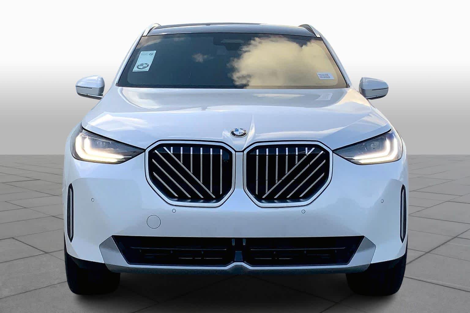 Used 2026 Mineral White Metallic BMW 30 xDrive image 3