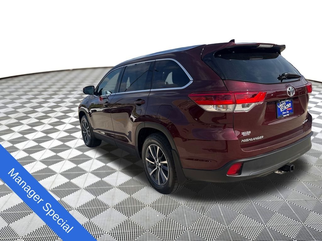 Used 2019 Red Toyota XLE image 4
