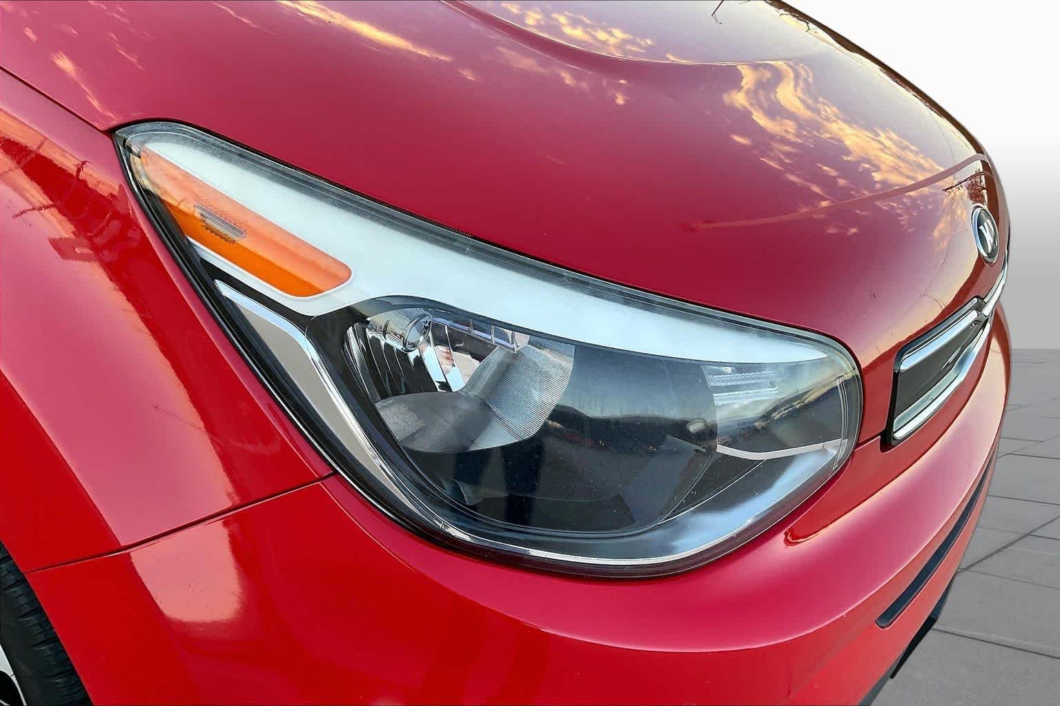 Used 2018 Inferno Red w/Black Roof Kia + image 24