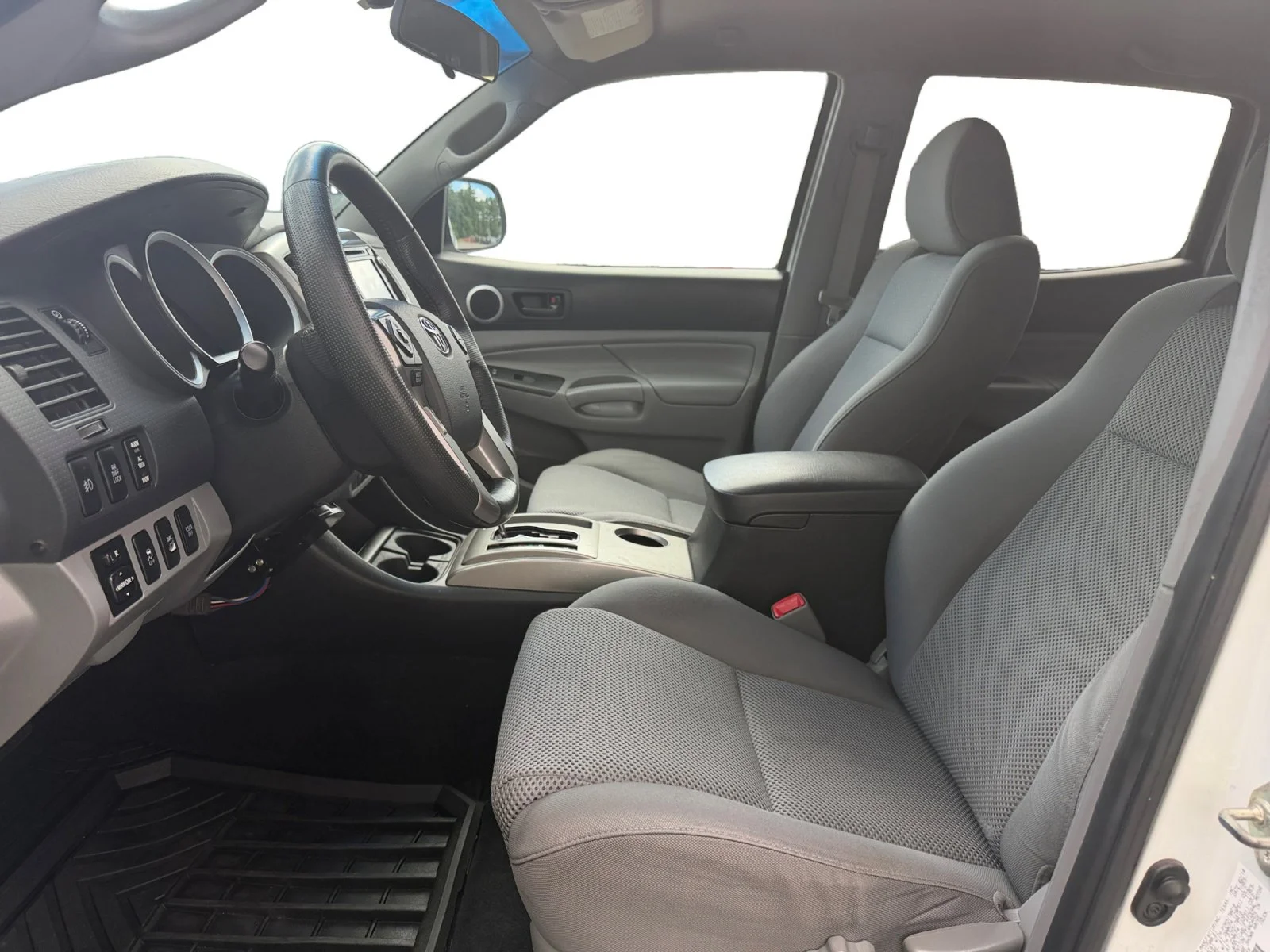 Used 2014 Super White Toyota Base image 8