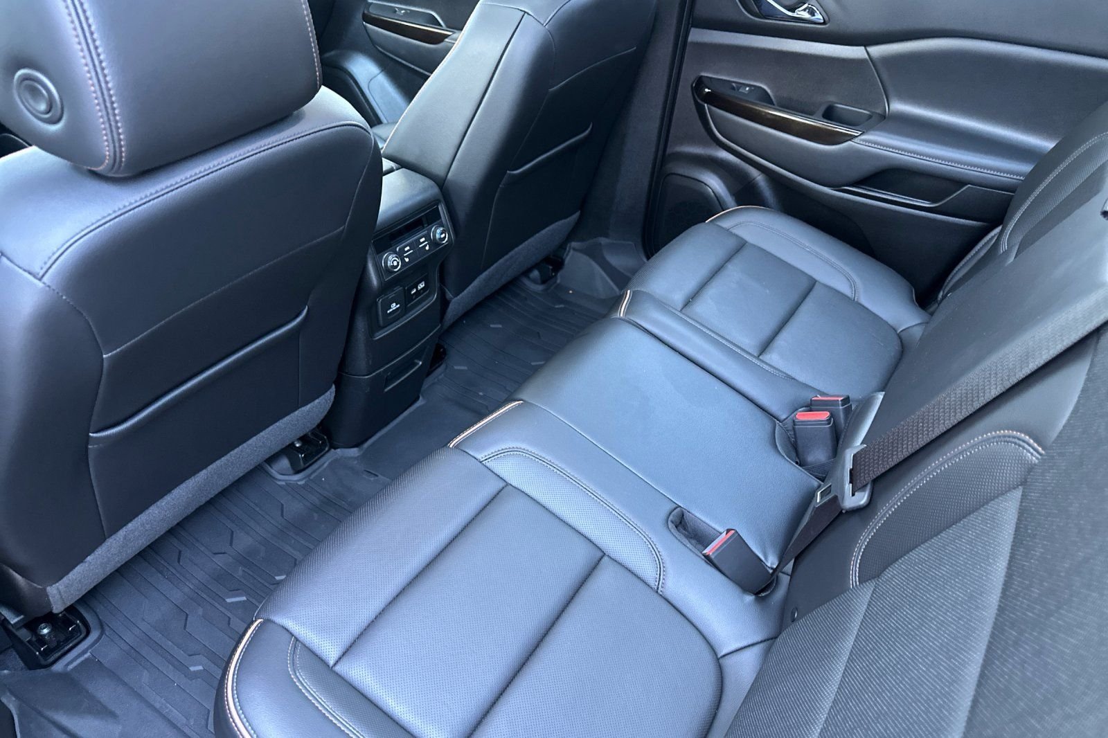 2023 GMC Acadia AT4 - Photo 11
