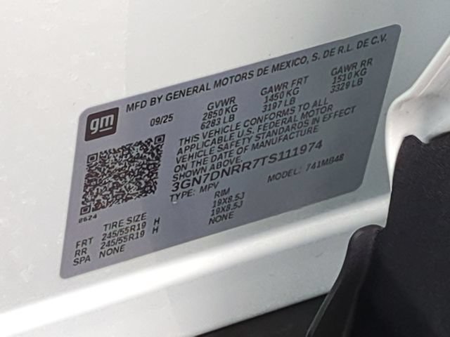 Used 2026 Summit White Chevrolet LT image 38