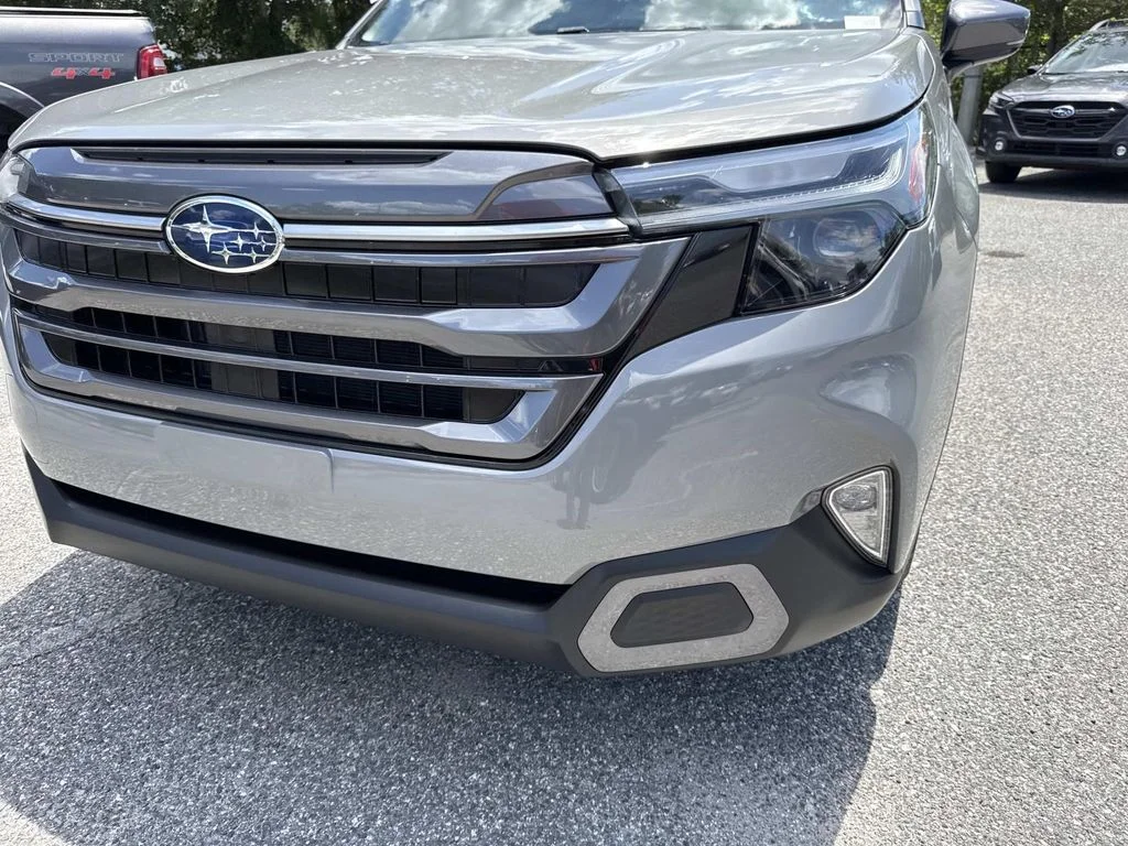Used 2025 Beige Subaru Limited image 9