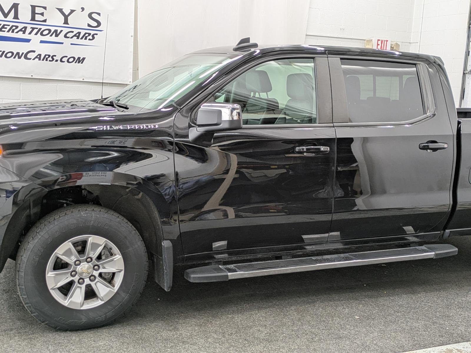 2022 Chevrolet Silverado 1500 LT photo 2