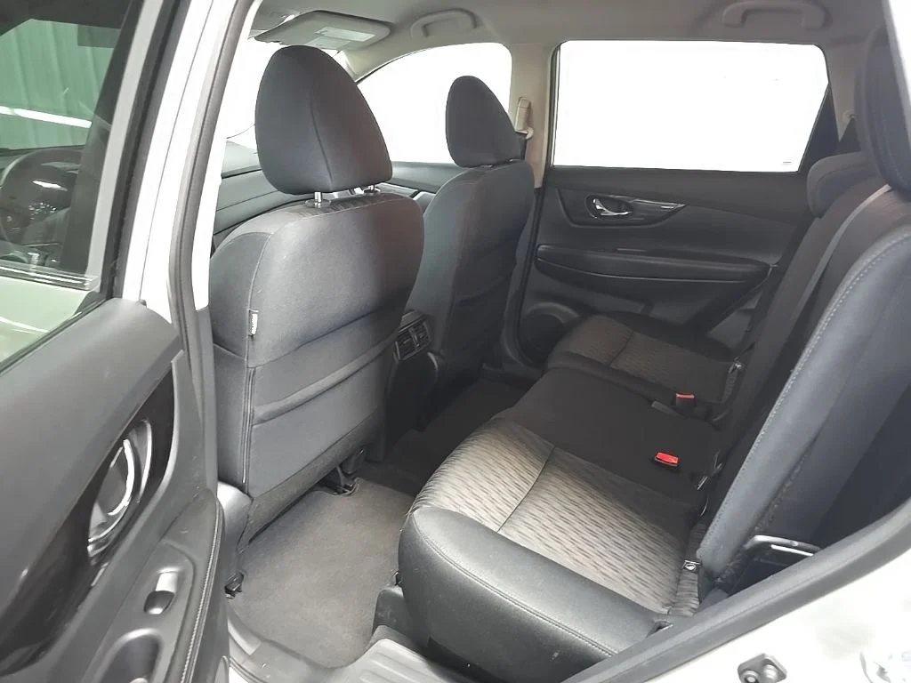 Used 2018 Silver Nissan SV image 31