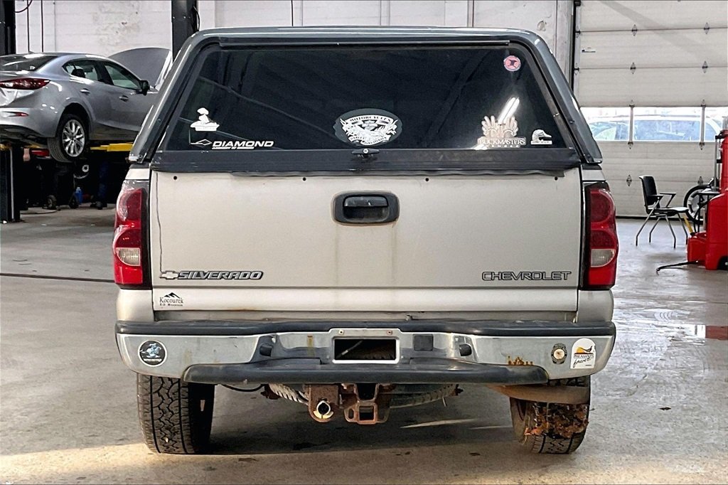 2004 CHEVROLET SILVERADO - Image 2