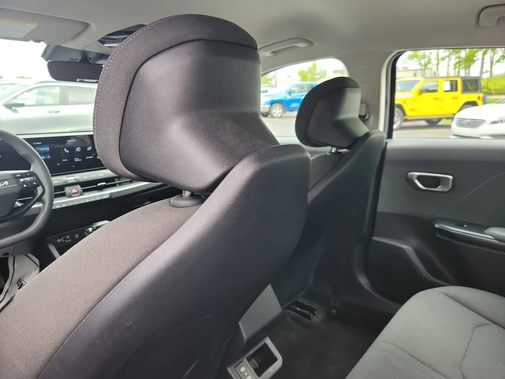 2025 Kia K4 LXS - Photo 16