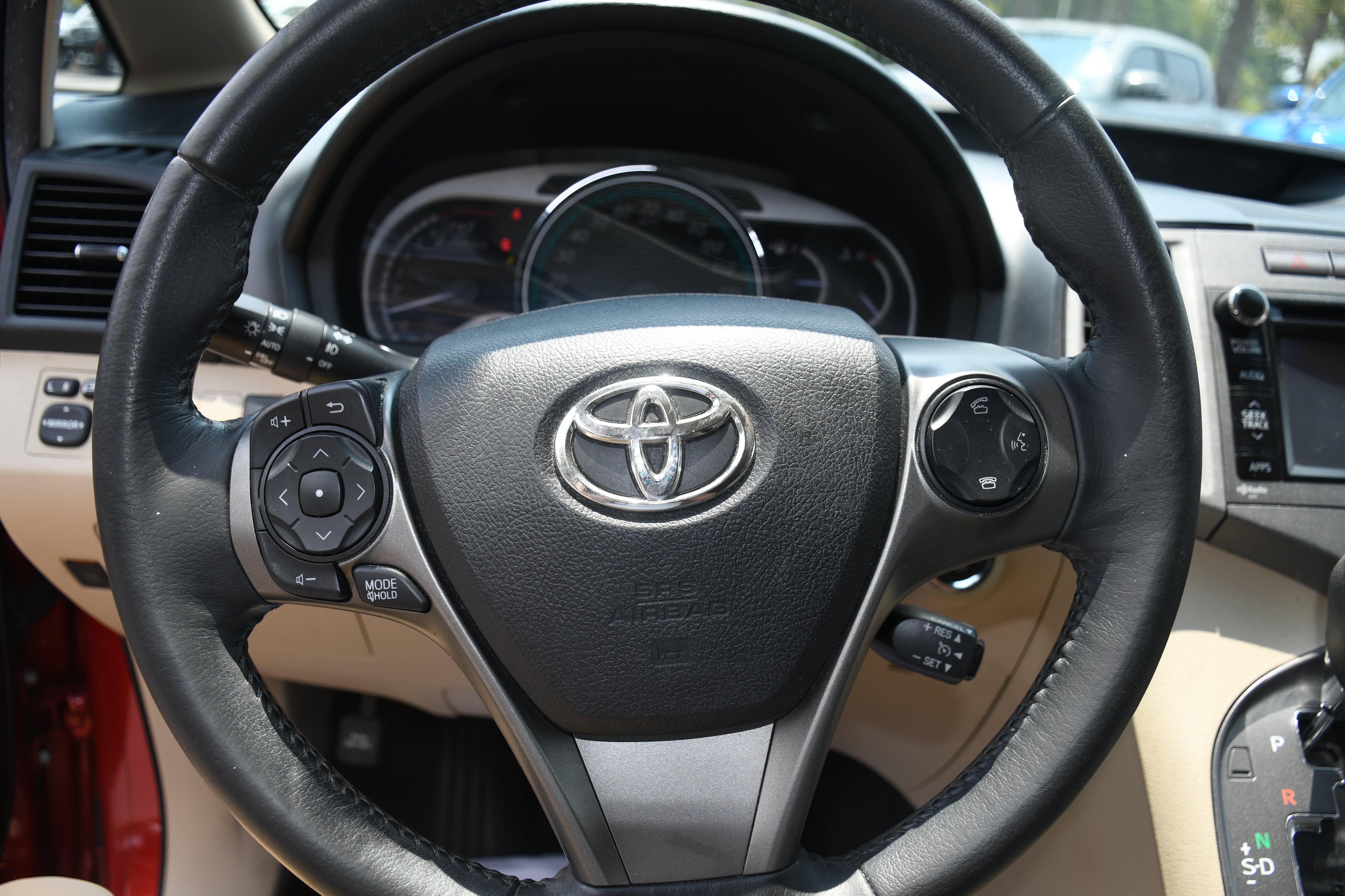 Used 2014 Red Toyota XLE image 13