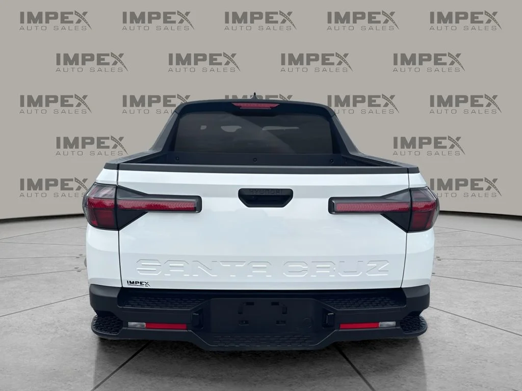 Used 2025 White Hyundai SEL image 4