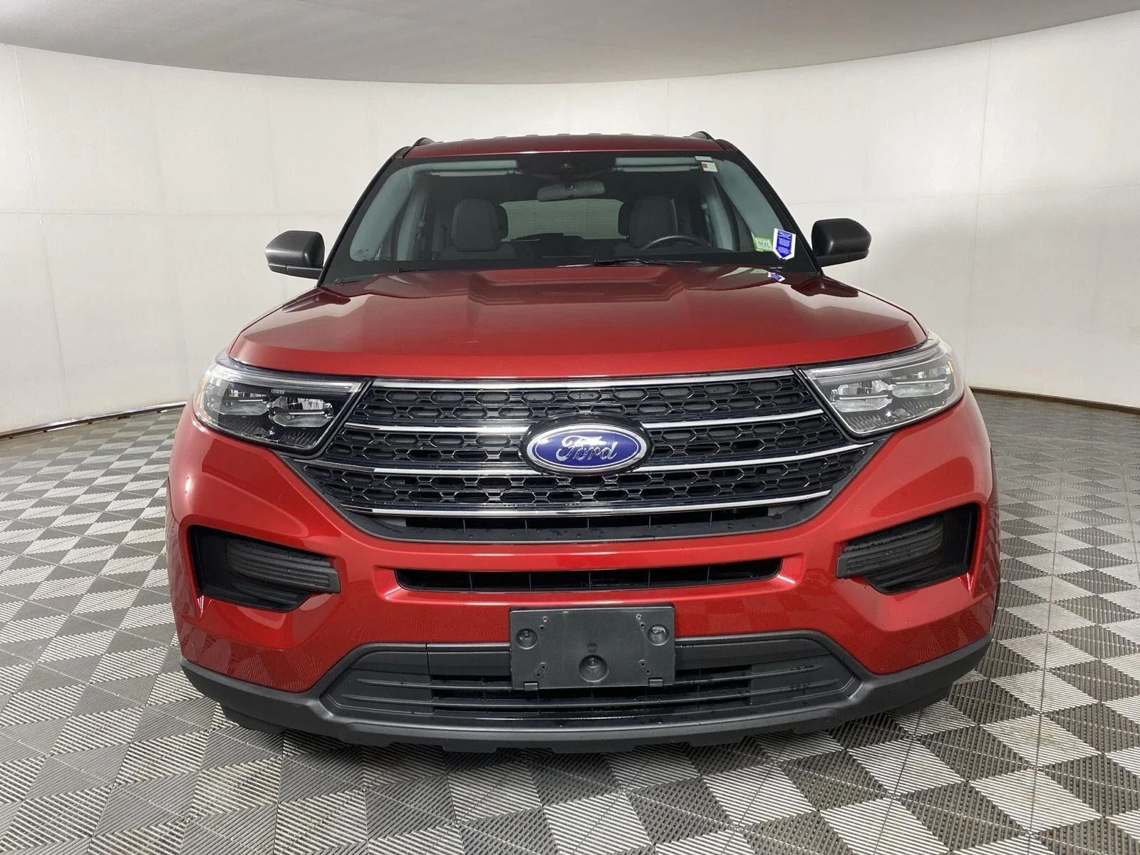 Used 2023 Rapid Red Metallic Tinted Clearcoat Ford XLT image 3