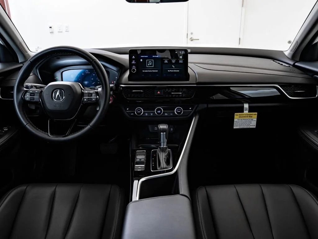 Used 2025 Platinum White Pearl Acura  image 32