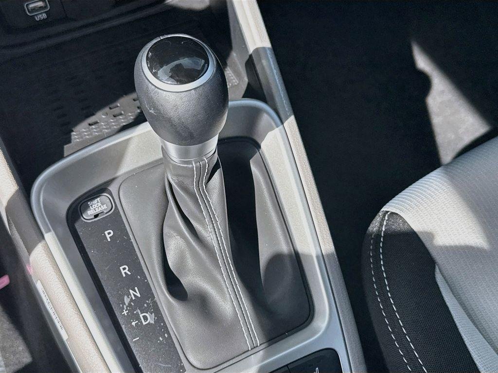 New 2026 Shimmering Silver Hyundai SEL image 13