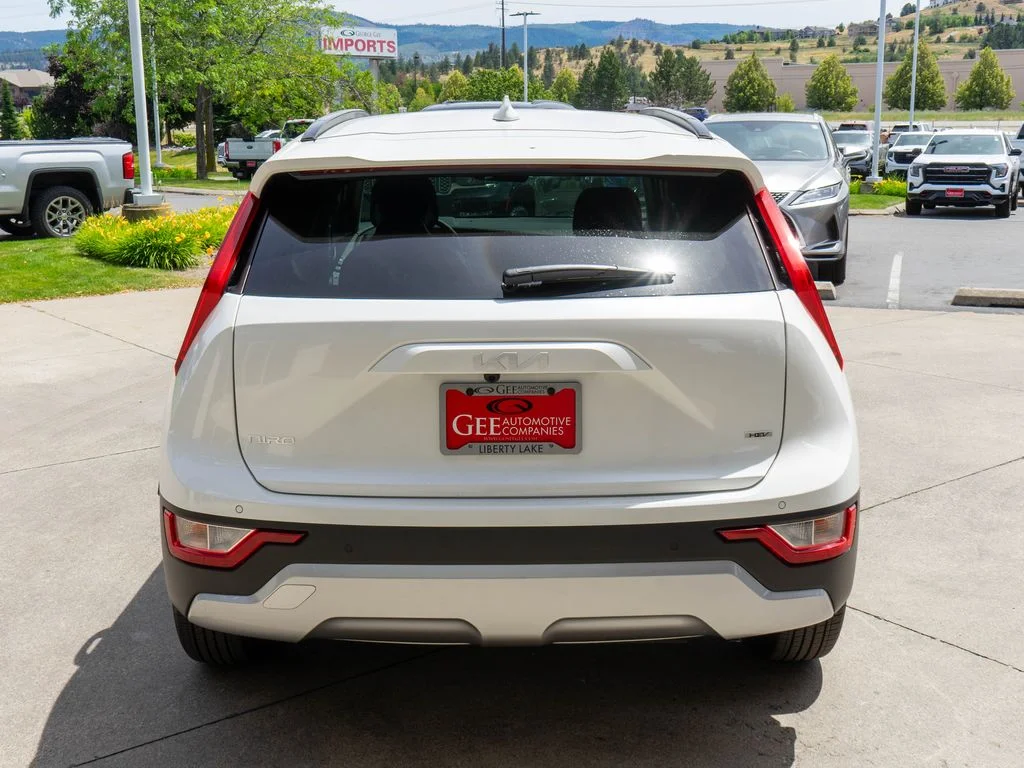 New 2026 Snow White Pearl Kia EX image 6