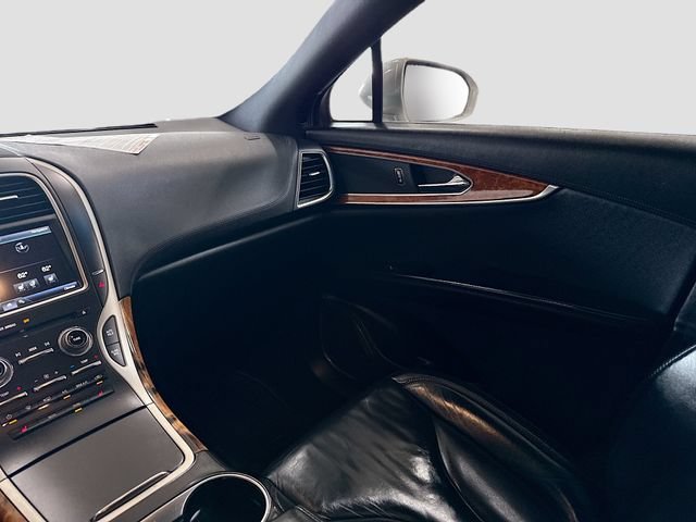 Used 2016 Tan Lincoln Select image 23