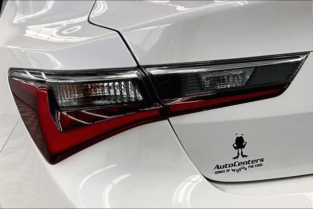 Used 2022 Platinum White Pearl Acura Premium Package image 32