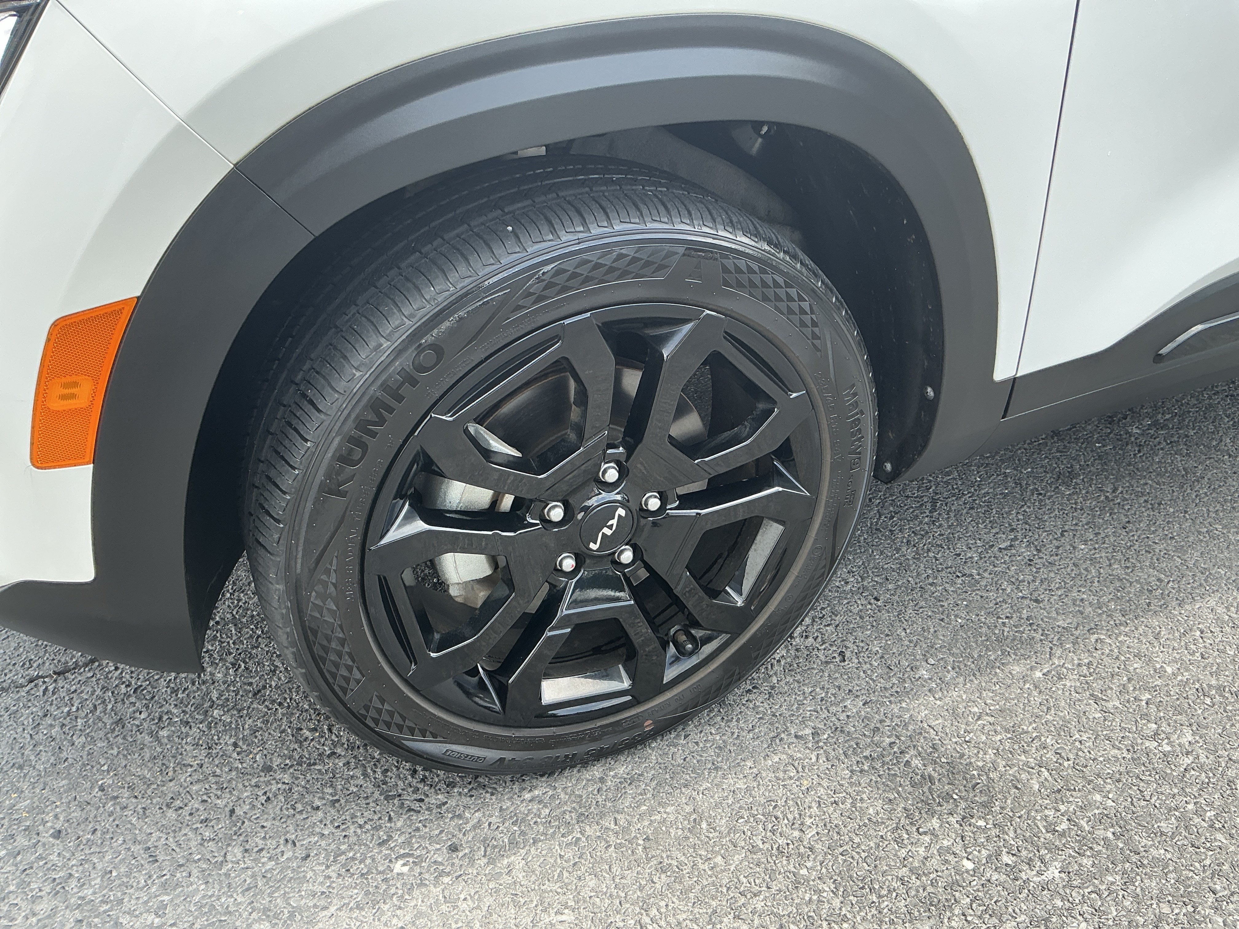 Certified Used 2024 Snow White Pearl Kia X-Line image 9