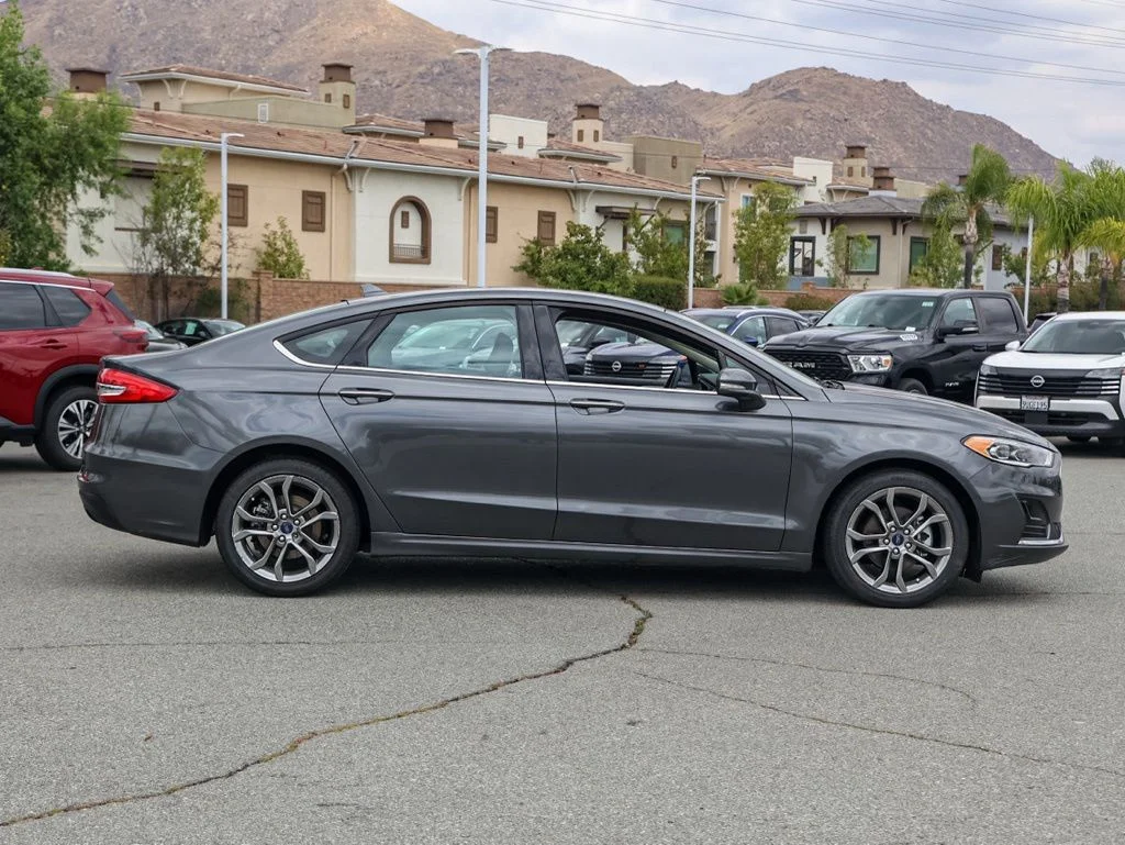 Used 2020 Gray Ford SEL image 2