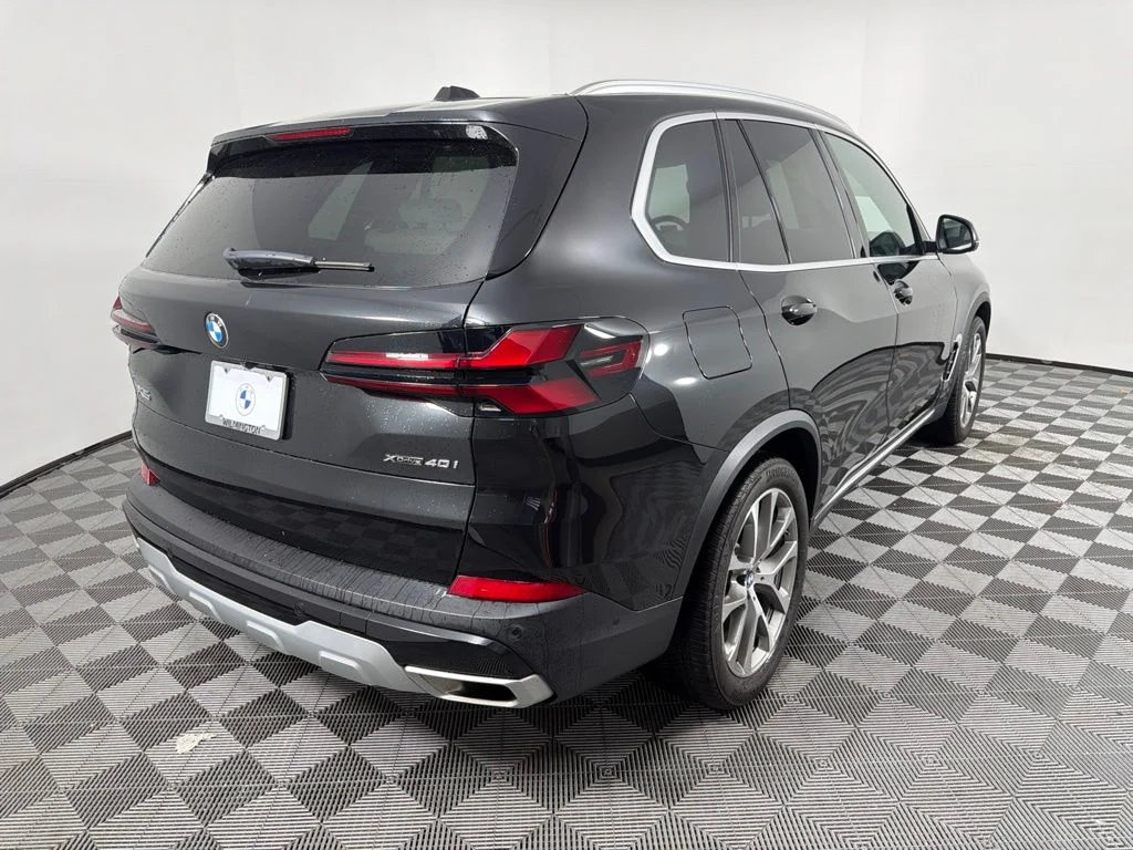 Certified Used 2025 Black Sapphire Metallic BMW xDrive40i image 5