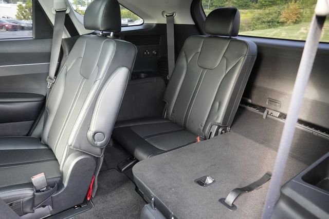 Used 2022 Black Kia EX image 17