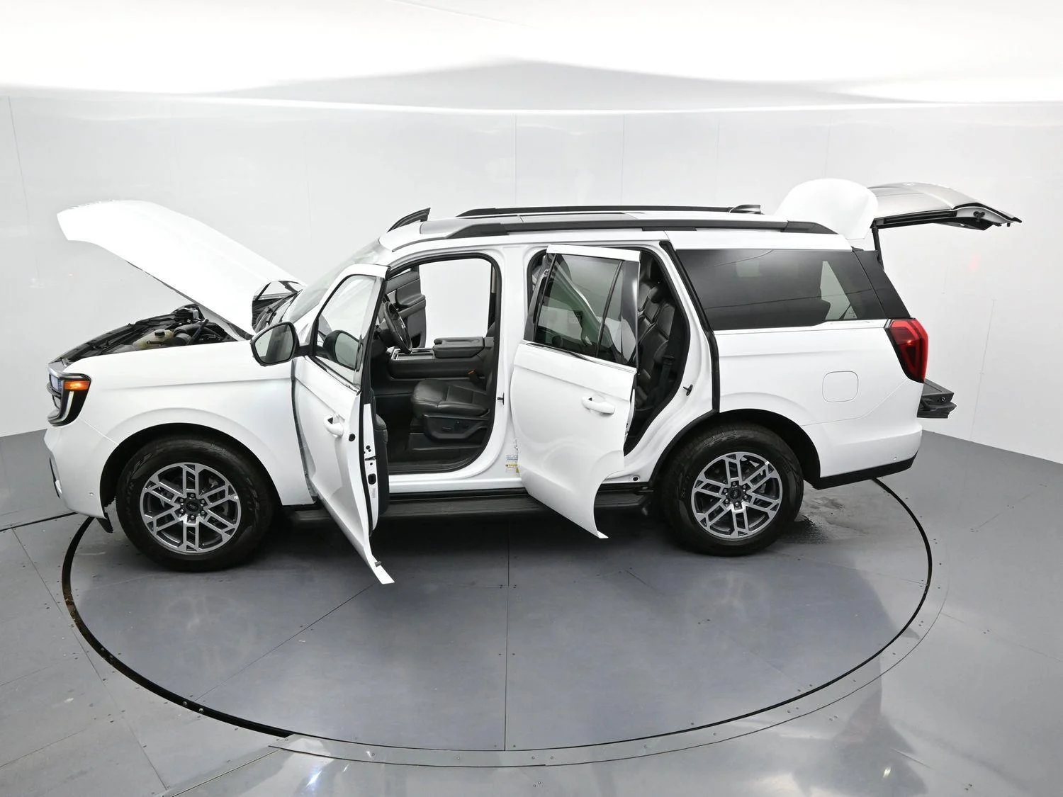 Used 2025 White Ford Active image 47